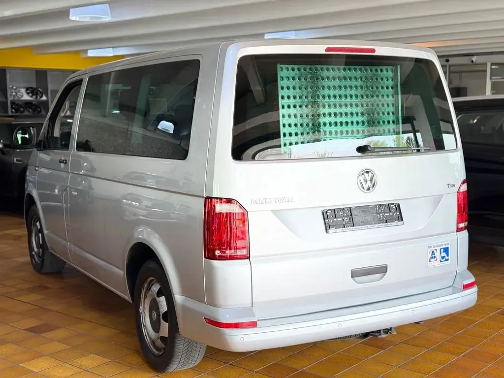 Gebraucht VW Multivan Trendline 150 PS (110 kW) 2016 Silber Van / Kleinbus