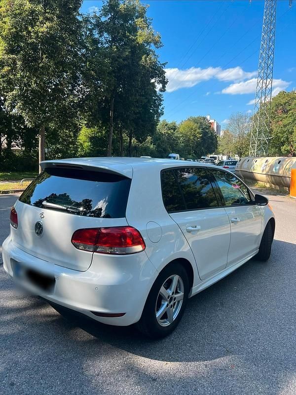 Usata VW Golf VI 90 CV (66 kW) 2011 Bianco Utilitaria