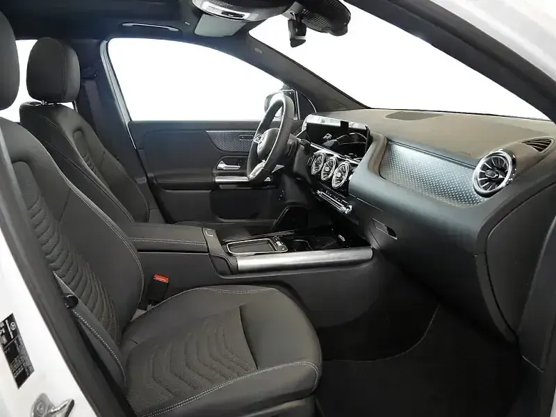 Gebraucht Mercedes GLA200 Progressive 150 PS (110 kW) 2026 Weiß SUV