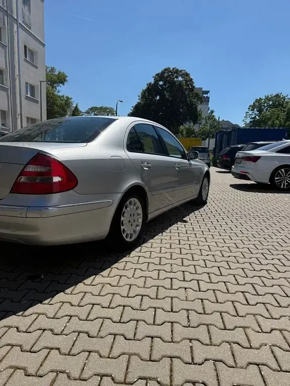 Gebraucht Mercedes E320 Classic 224 PS (164 kW) 2003 Silber Limousine