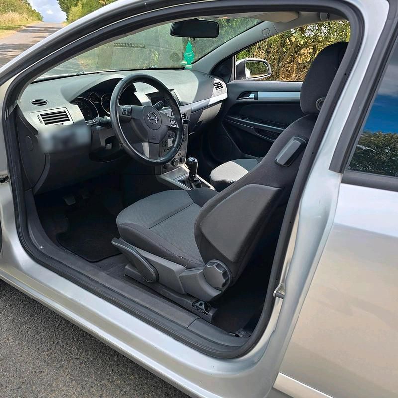 Gebraucht Opel Astra GTC 105 PS (77 kW) 2007 Silber Kleinwagen