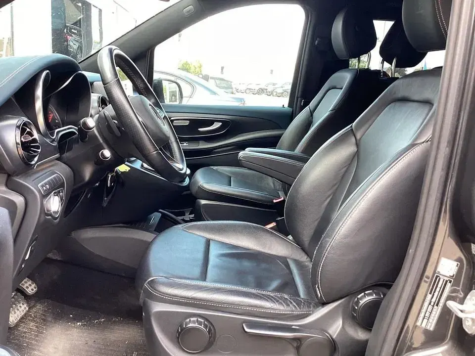 Gebraucht Mercedes EQV300 150 kW (204 PS) 2022 Grau Van / Kleinbus