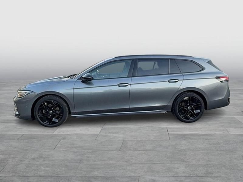 Gebraucht VW Passat R-line 150 PS (110 kW) 2024 Grau Kombi