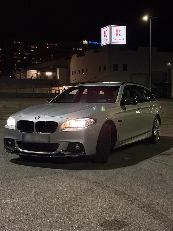 Gebraucht BMW 520 190 PS (139 kW) 2015 Grau Kombi