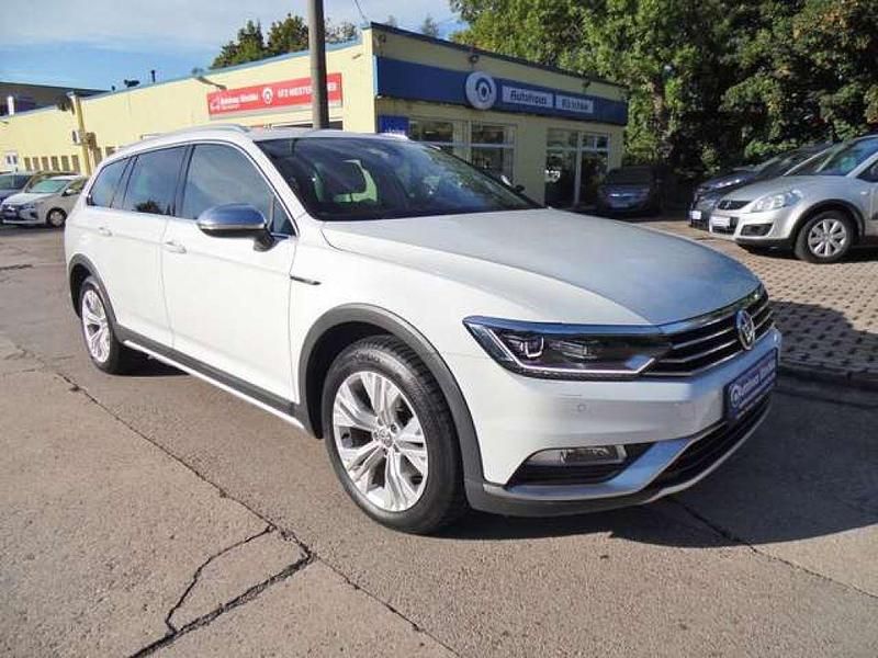 Pur white Gebraucht 2017 VW Passat Alltrack Kombi | 22.500 € (Fairer Preis) - Bild 1/4