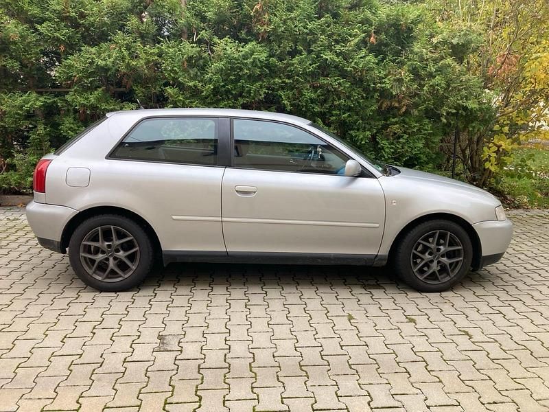 Silber Gebraucht 1999 Audi A3 Kleinwagen | 2.000 € (Fairer Preis) - Bild 1/4