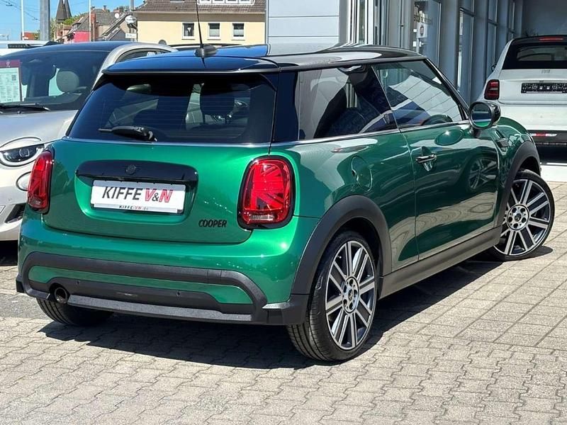 Second-hand Mini Cooper 136 CP (100 kW) 2024 Verde Hatchback