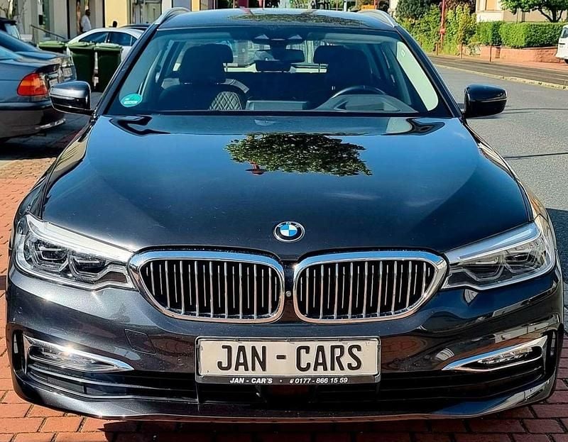 Sophistograu brillanteffekt me Gebraucht 2017 BMW 540 Luxury Line Kombi | 29.300 € (Fairer Preis) - Bild 1/4