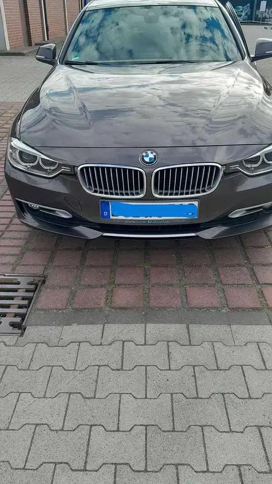 Gebraucht BMW 318 143 PS (105 kW) 2013 Gold Limousine