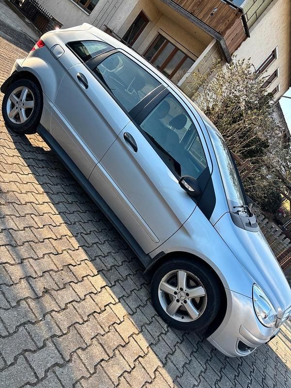 Gebraucht Mercedes B200 100 PS (73 kW) 2006 Grau Van / Kleinbus