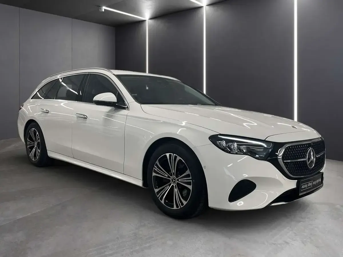 Gebraucht Mercedes E220 Avantgarde 197 PS (144 kW) 2025 Weiß Limousine
