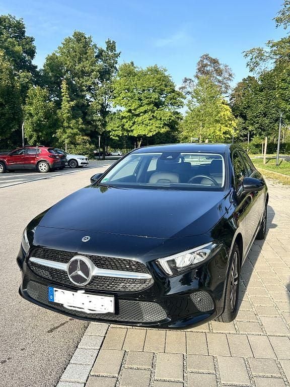 Schwarz Gebraucht 2022 Mercedes A250 Limousine | 22.999 € (Superpreis) - Bild 1/4