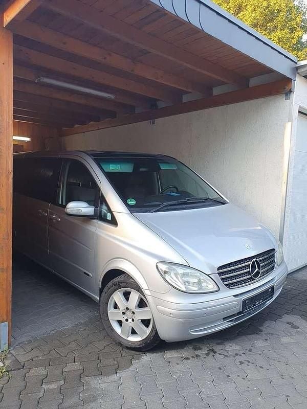 Silber Gebraucht 2007 Mercedes Viano Van / Kleinbus | 11.000 € (Fairer Preis) - Bild 1/4