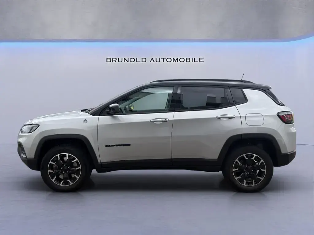 Gebraucht Jeep Compass Trailhawk 241 PS (177 kW) 2022 Silber SUV