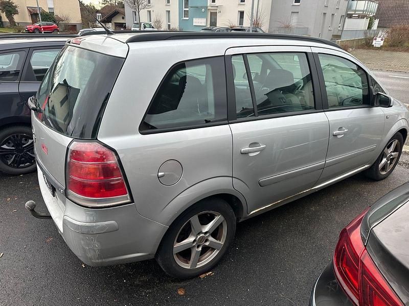 Gebraucht Opel Zafira Edition 140 PS (102 kW) 2006 Silber Van / Kleinbus