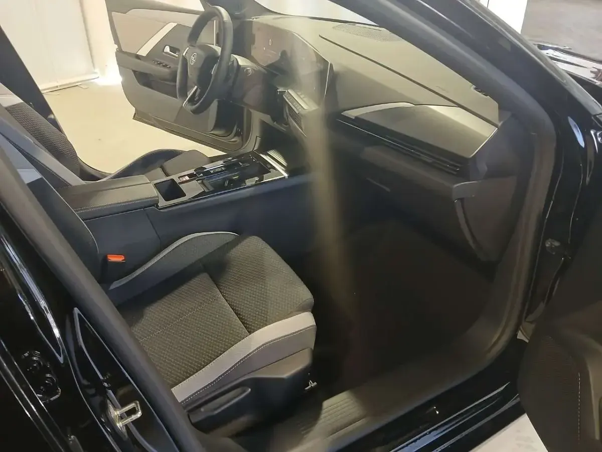 Neu Opel Astra Edition 145 PS (106 kW) 2026 Schwarz Limousine