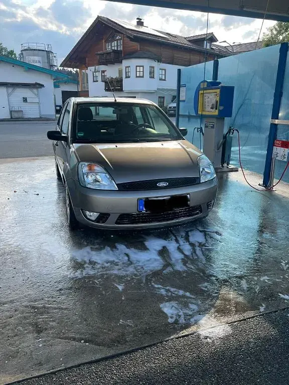 Gebraucht Ford Fiesta 80 PS (58 kW) 2003 Silber Kleinwagen