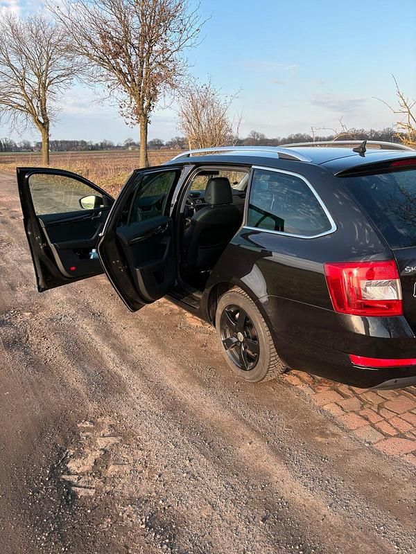 Gebraucht Skoda Octavia 105 PS (77 kW) 2014 Schwarz Kleinwagen