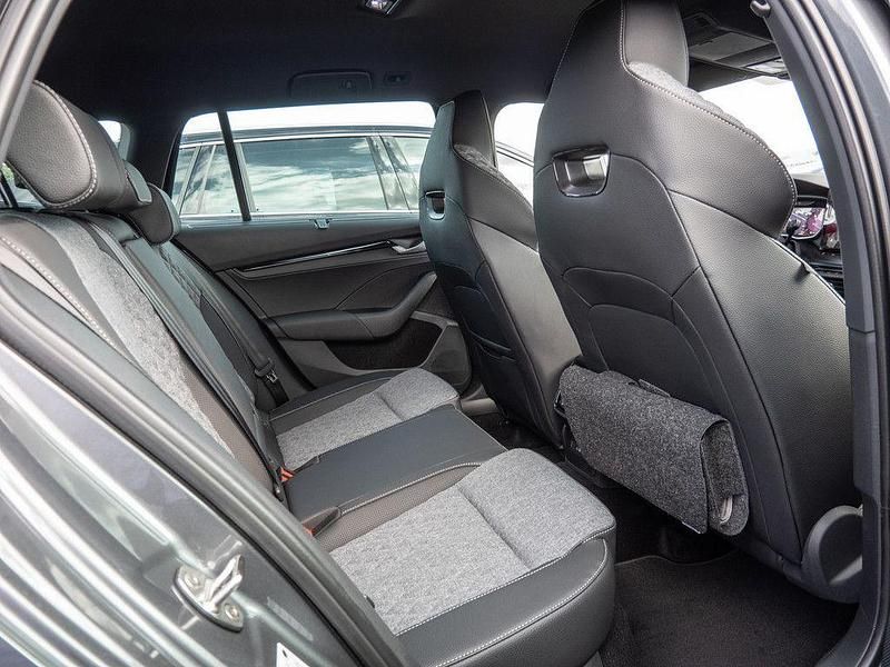 Gebraucht Skoda Octavia SportLine 150 PS (110 kW) 2025 Grau Kombi