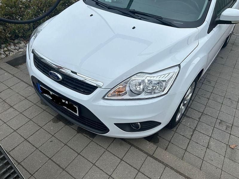 Gebraucht Ford Focus 101 PS (74 kW) 2010 Weiß Limousine