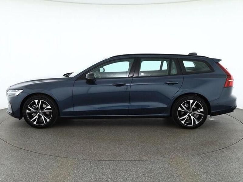 Neu Volvo V60 Plus 197 PS (144 kW) 2026 Blau Kombi