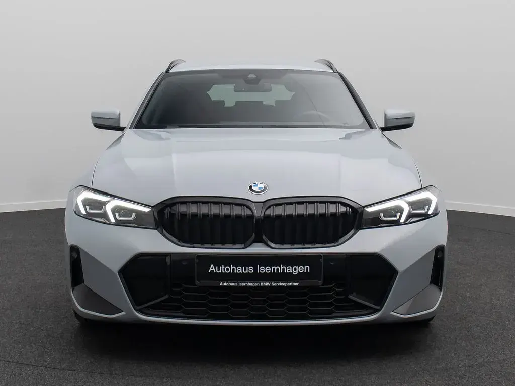 Gebraucht BMW 330 M Sport 245 PS (180 kW) 2023 Grau Limousine