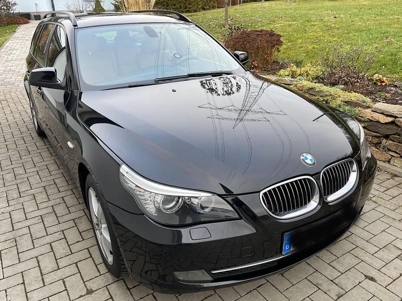 Schwarz Gebraucht 2010 BMW 530 Kombi | 9.990 € (Guter Preis) - Bild 1/4