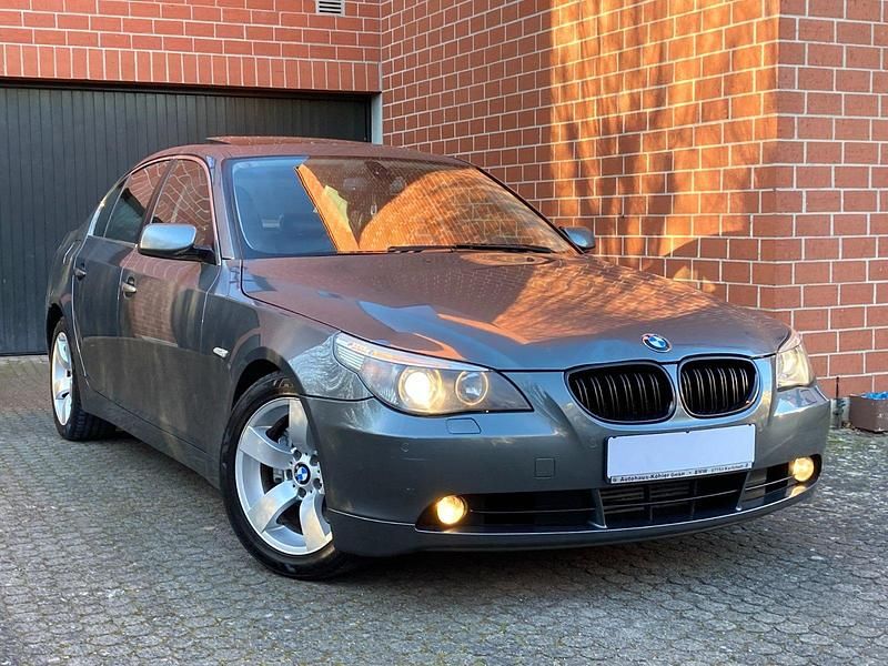 Grau Gebraucht 2006 BMW 530 Comfort Edition Limousine | 5.499 € (Fairer Preis) - Bild 1/4