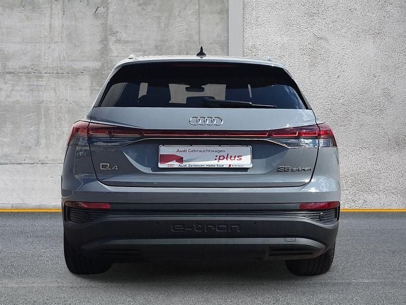 Używany Audi Q4 e-tron Basis 125 kW (170 KM) 2022 Szary SUV