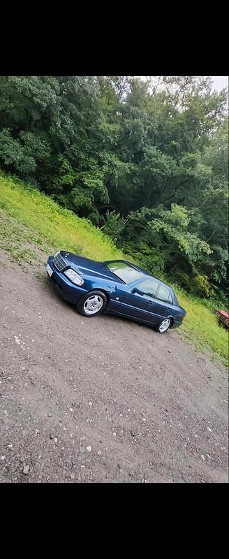 Blau Gebraucht 1997 Mercedes C180 Limousine | 2.100 € (Fairer Preis) - Bild 1/4