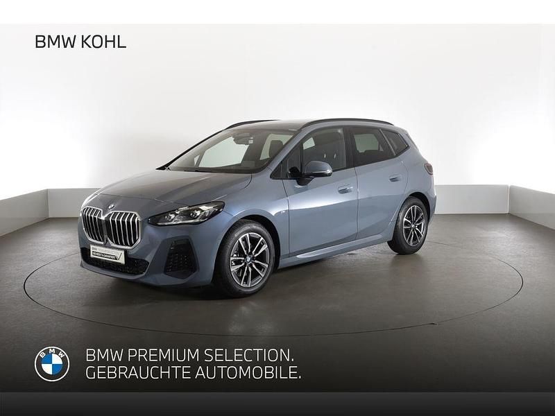 Grau Gebraucht 2024 BMW 220 Active Tourer M Sport Van / Kleinbus | 36.960 € (Teuer) - Bild 1/4