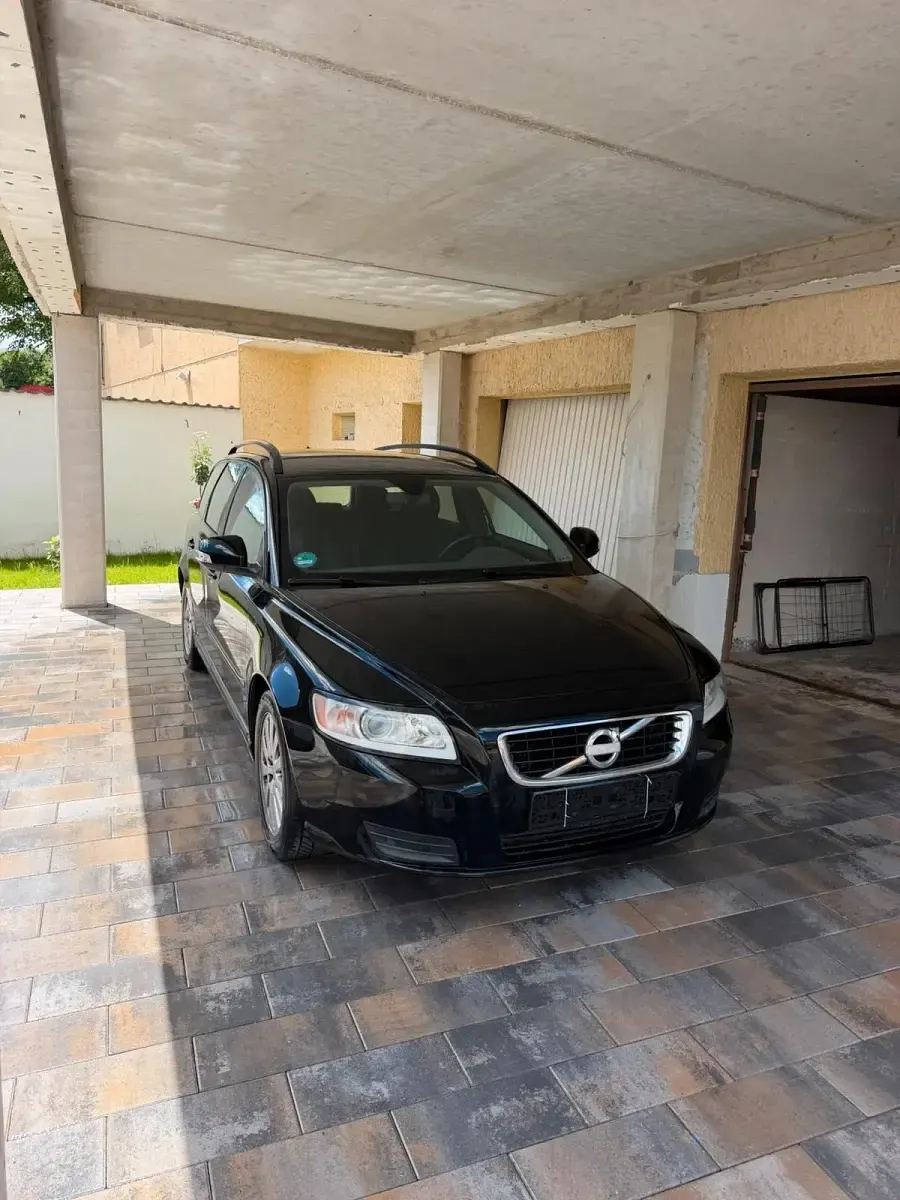 Gebraucht Volvo V50 131 PS (96 kW) 2010 Schwarz Kombi