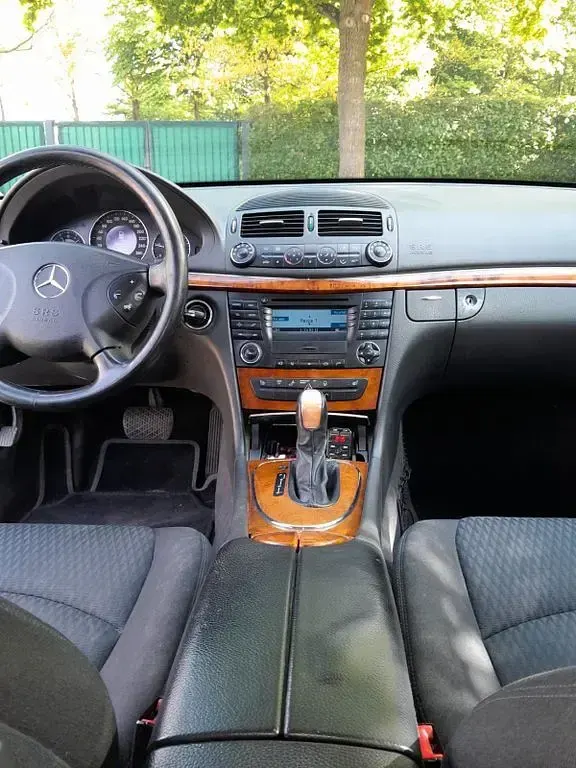 Usado Mercedes E220 Elegance 150 CV (110 kW) 2003 Azul Berlina