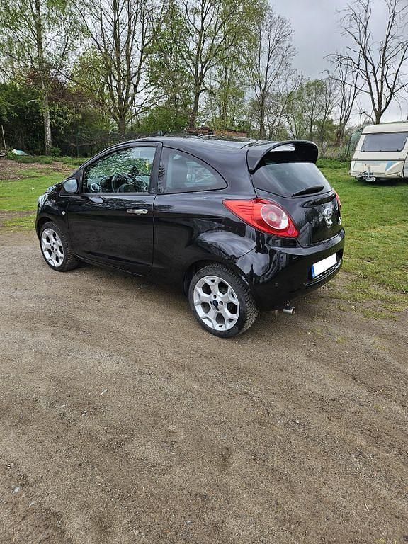 Second-hand Ford Ka Titanium 69 CP (50 kW) 2014 Negru Hatchback