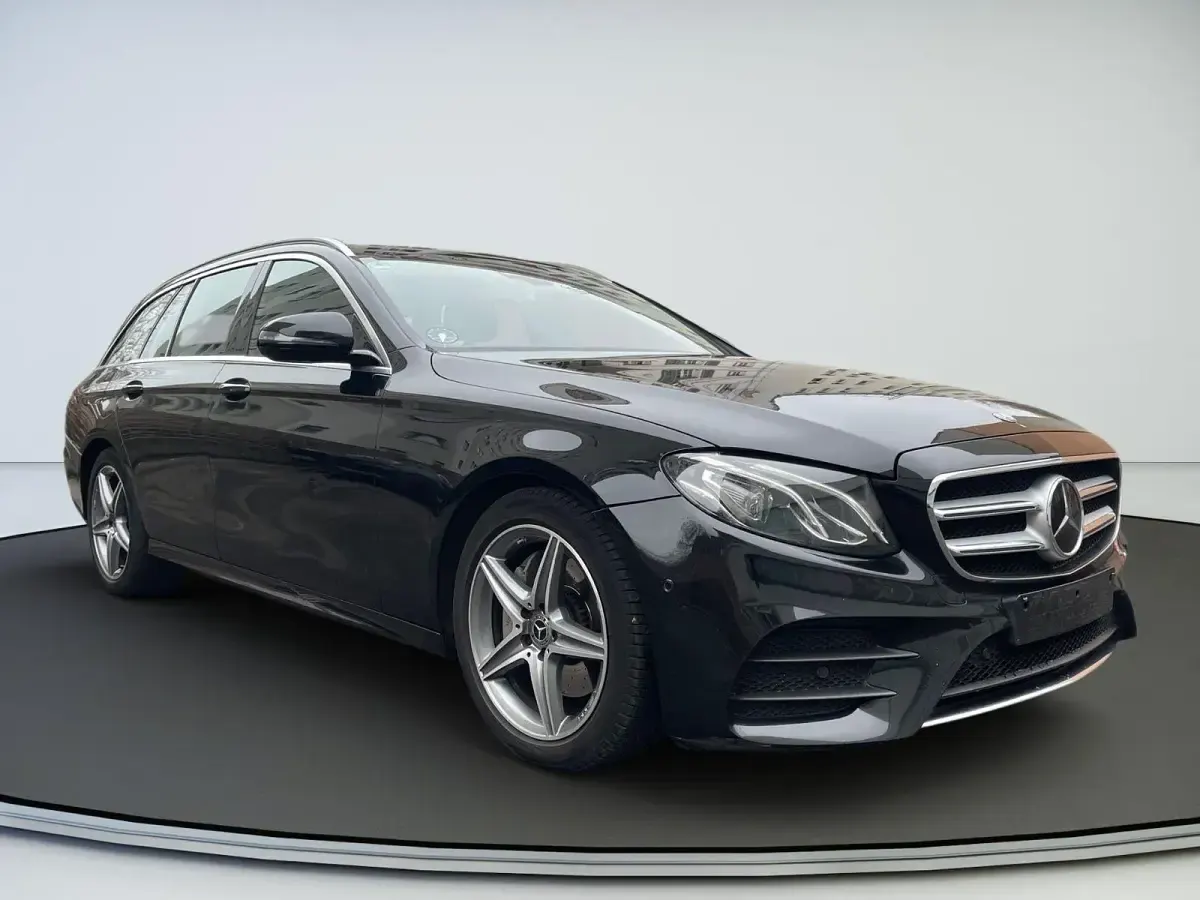 Gebraucht Mercedes E300 AMG 245 PS (180 kW) 2019 Schwarz Kombi