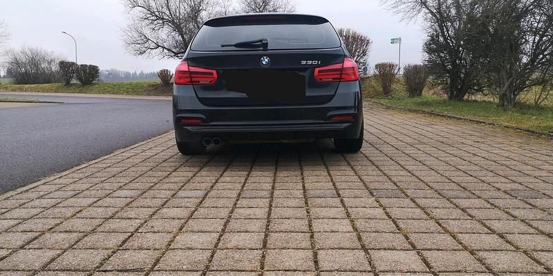 Gebraucht BMW 330 252 PS (185 kW) 2018 Schwarz Kombi