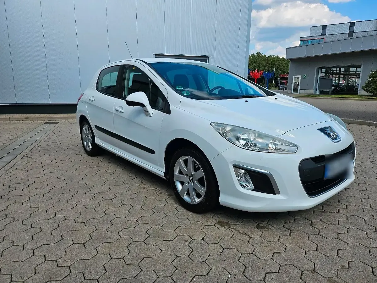 Gebraucht Peugeot 308 95 PS (69 kW) 2011 Weiß Limousine