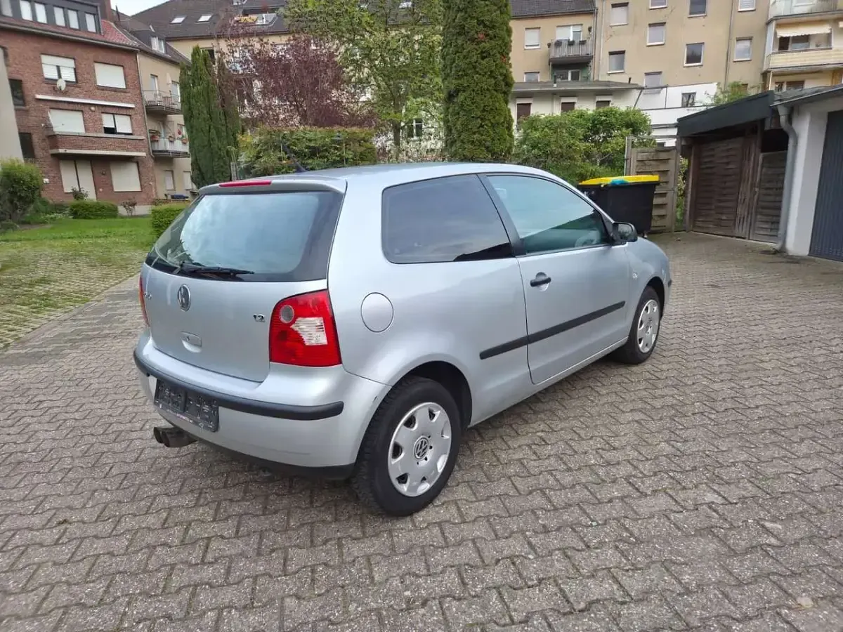 Gebraucht VW Polo Comfortline 64 PS (47 kW) 2002 Silber Kleinwagen
