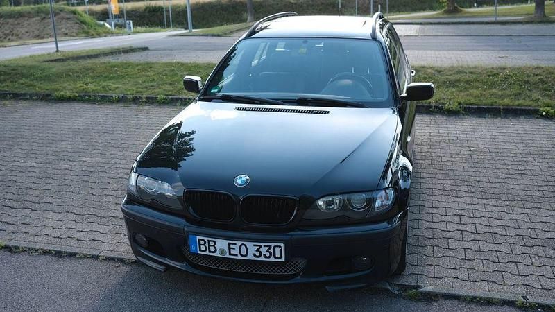 Schwarz Gebraucht 2003 BMW 330 Sport Line Kombi | 6.500 € (Fairer Preis) - Bild 1/4