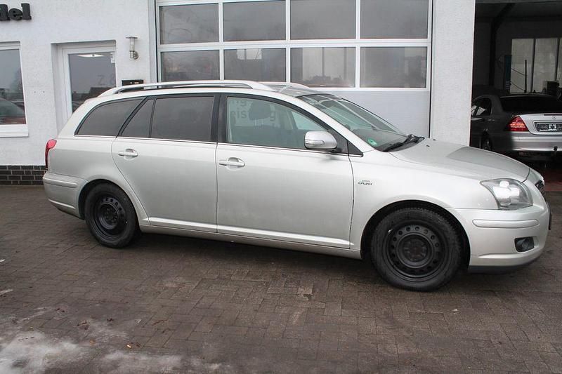 Gebraucht Toyota Avensis Sol 177 PS (130 kW) 2006 Silber Kombi