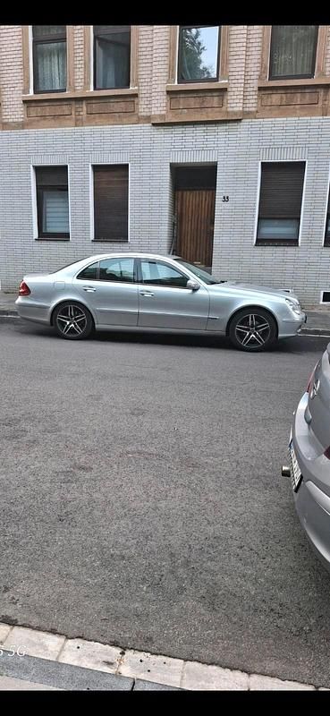 Silber Gebraucht 2002 Mercedes E270 Limousine | 6.500 € - Bild 1/4