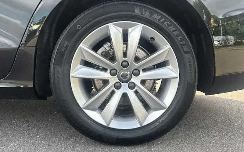 Gebraucht Volvo V60 Core 197 PS (144 kW) 2025 Onyx schwarz Kombi