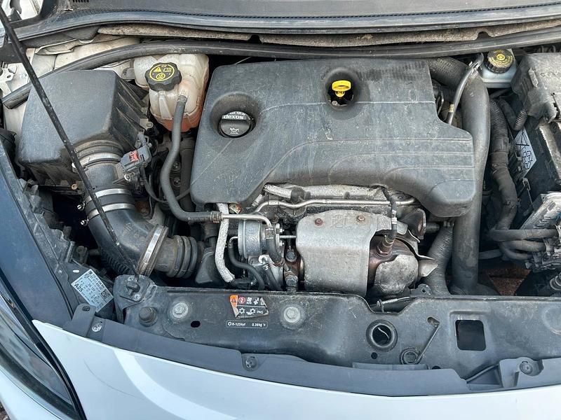 Gebraucht Opel Corsa 116 PS (85 kW) 2016 Weiß Kleinwagen