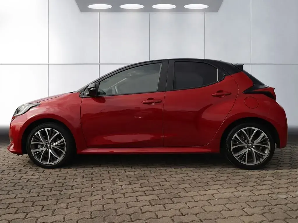Gebraucht Toyota Yaris Hybrid Plus 92 PS (67 kW) 2024 Rot Limousine