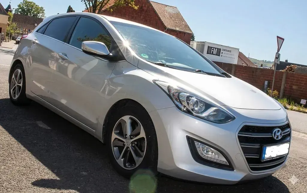 Gebraucht Hyundai i30 GO! 135 PS (99 kW) 2016 Silber Limousine