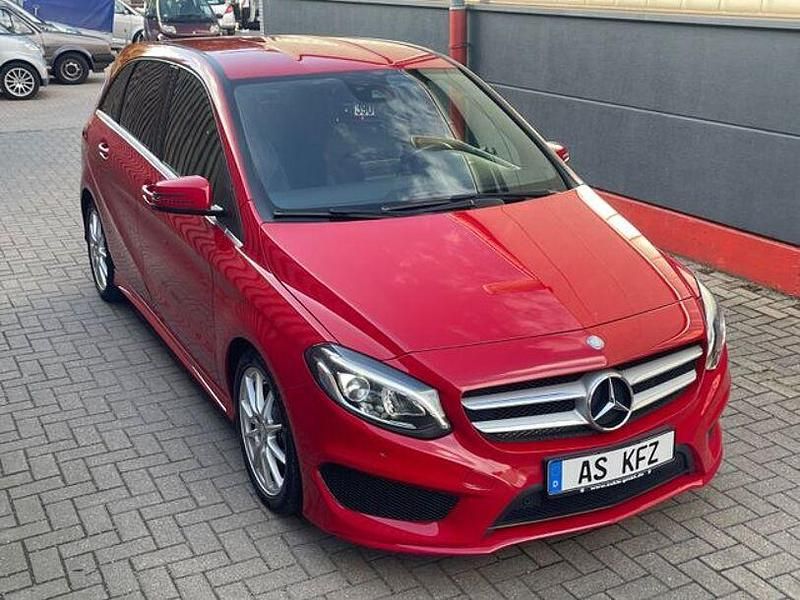 Gebraucht Mercedes B250 211 PS (155 kW) 2015 Rot Van / Kleinbus