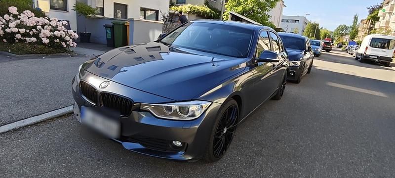 Gebraucht BMW 320 Sport Line 185 PS (136 kW) 2012 Schwarz Limousine