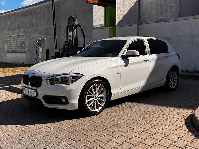 Weiß Gebraucht 2017 BMW 120 Sport Line Kleinwagen | 11.000 € (Fairer Preis) - Bild 1/4