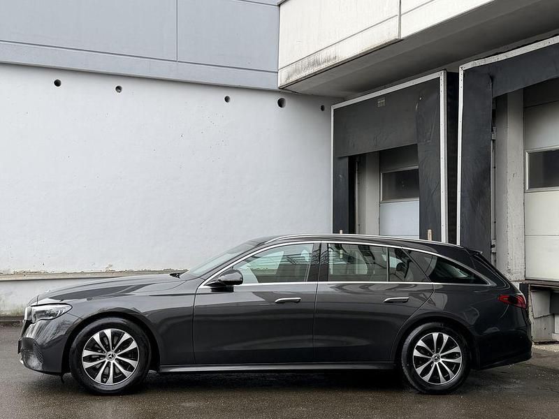 Gebraucht Mercedes E200 Avantgarde 227 PS (166 kW) 2024 Grau Limousine