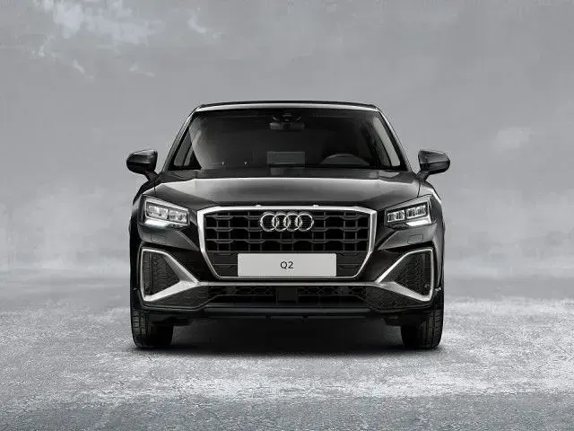 Gebraucht Audi Q2 S-Line 150 PS (110 kW) 2024 Mythosschwarz metallic SUV